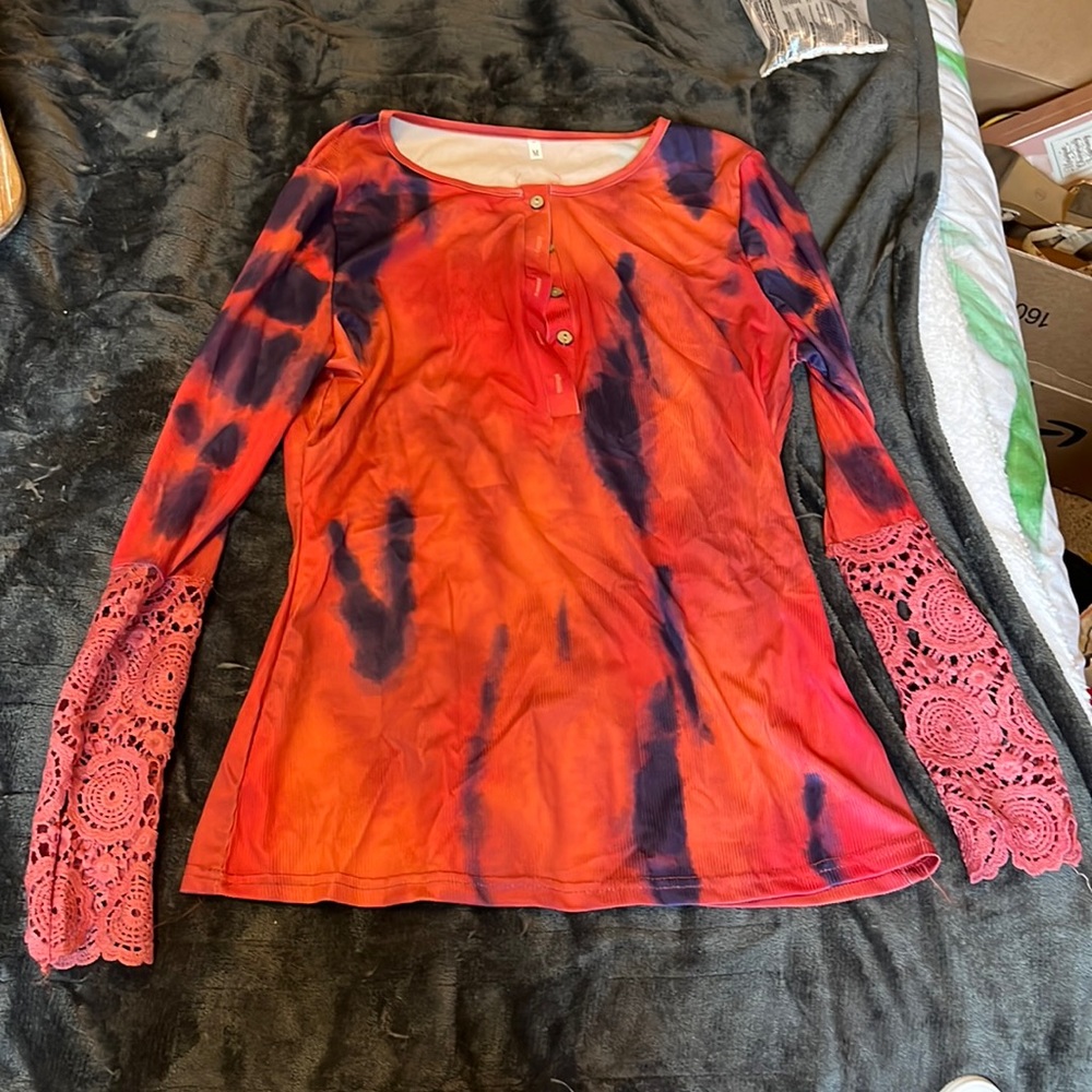 The-dye long sleeve shirt pink and purple with lace